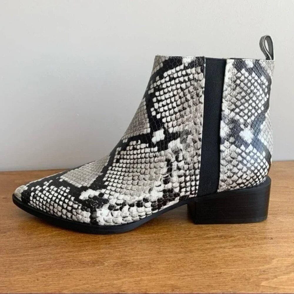MARC FISHER LTD. Vivica Pointed Toe Snakeskin White Cow Ankle Block Heel - Picture 10 of 14